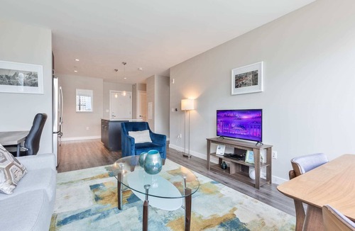 Seaport District Apartment | Bright Apt Downtown with Gym