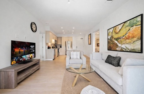 Irvine Apartment | Bright Luxury 2BR Retreat with Pool in Irvine
