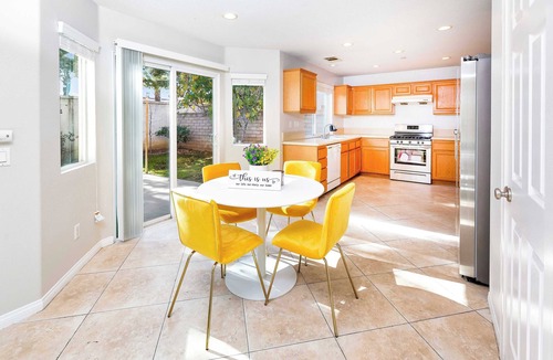 Fontana House | Bright & Roomy 4BR｜Fenced Yard｜Close to Park｜Flexible Stay Options#41327