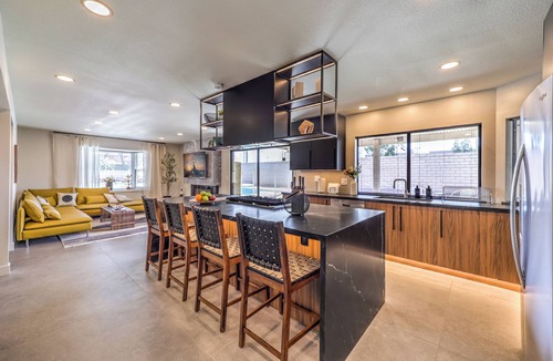 Villa Bonita Estates House | Brilliant 6-bedroom house w Big back yard, gated pool, Jacuzzi and mini golf.
