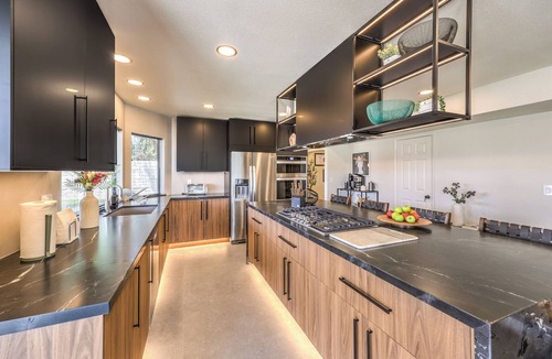 Villa Bonita Estates House | Brilliant 6-bedroom house w Big back yard, gated pool, Jacuzzi and mini golf.