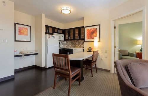 Anaheim Resort Hotel | Budget-Friendly Getaway! 2 Modern Units, Pet-Friendly, with Free Breakfast