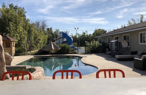 Northwest Anaheim House | Bull - Ekki nota