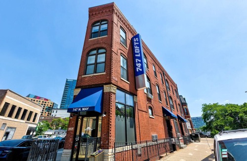 River West Apartment | Cabin 302 by 747 Lofts