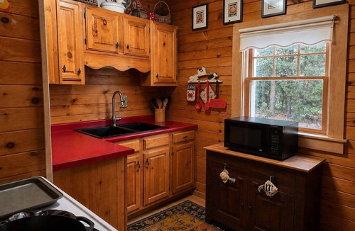 Prospect Harbor Cottage | Capstone Cottage - 2BR beach access near Bar Harbor