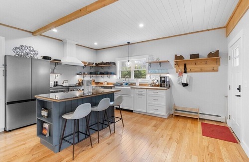 Spruce Head House | Captain's Quarters, newly renovated home with hot