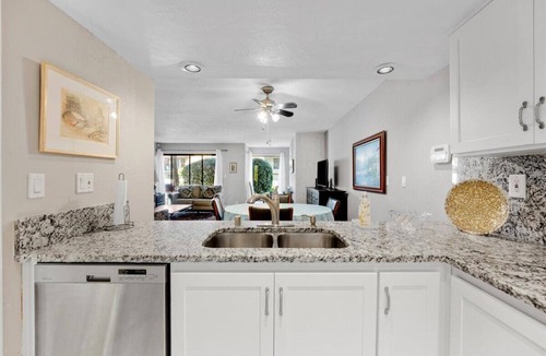 Carlsbad Condo | Carlsbad Hideaway. Pool, Spa, BBQ. Walking to restaurants/shops