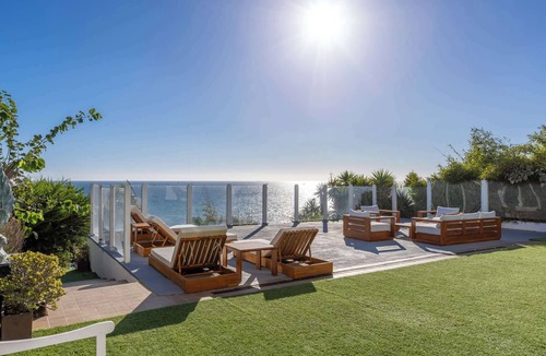 Malibu House | Casa Azul by Oraklus