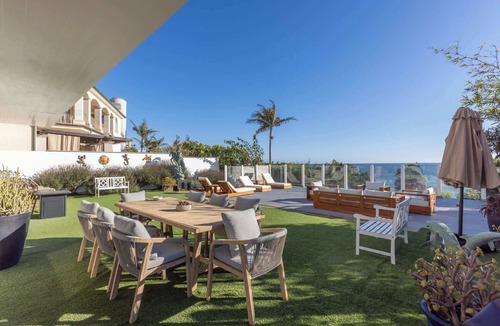 Malibu House | Casa Azul by Oraklus