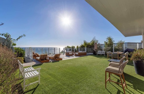 Malibu House | Casa Azul by Oraklus