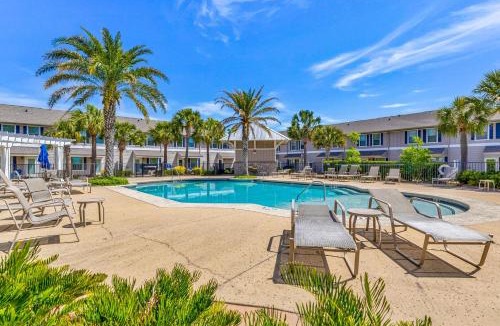 South Pensacola Apartment | Casa Brisa - 3BR - Downtown Pensacola - Pool - Near NAS
