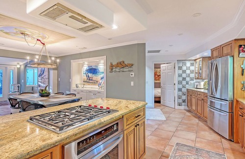 Arlington Park House | Casa de Flores is an updated, charming, old Florida rambler w/salt water pool.