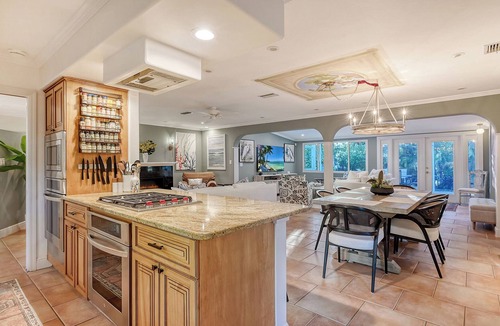 Arlington Park House | Casa de Flores is an updated, charming, old Florida rambler w/salt water pool.