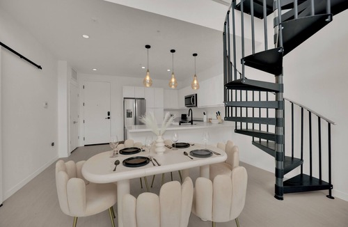 Sovana House | Casa Nube | Sky Loft Retreat in Las Vegas