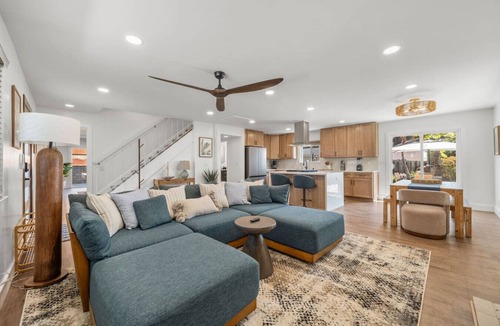 Olde Carlsbad House | Casa Sol - 4 Bed, Sleeps 8, Bike to Lagoon + Beach