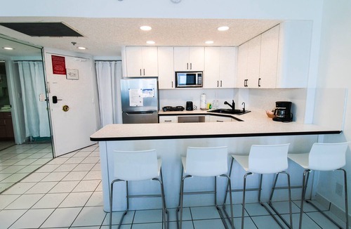 Mid Beach Condo | Castle 1133 Ocean view studio, Pool and Beach Access, FREE Parking, Gym, Tennis and more!