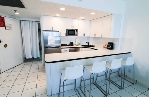 Mid Beach Condo | Castle 1133 Ocean view studio, Pool and Beach Access, FREE Parking, Gym, Tennis and more!