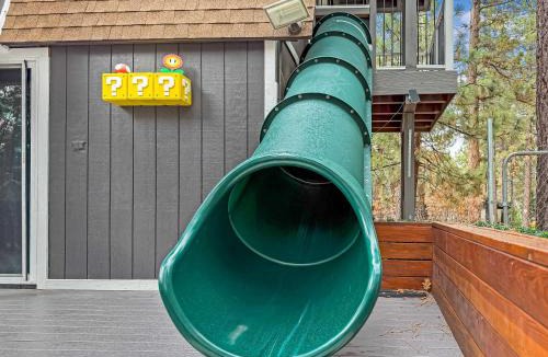 Sugarloaf House | Cedar Row W Slide