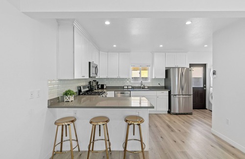 Mid City Hotel | Central Chic Detached Bungalow w/Sofa Bed, Parking, & Laundry
