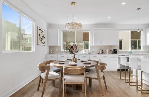 Tustin Apartment | Central Santa Ana - Modern 4BRHome Near Disneyland