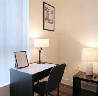 Hollywood House | Centrally Located Room