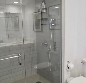 Hollywood House | Centrally Located Room