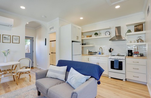 Sunset Apartment | Centrally Located Studio 3 Mi From Downtown!