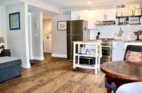 Somers Apartment | Charming 1 bedbath Suite in waterfront Cottage