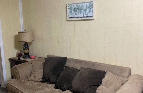 Brooklyn House | Charming 1-bedroom building in Jay with, AC, on 1 acres of land.