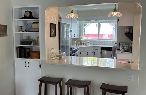 Veterans Park Cottage | Charming 1940 Cottage, Newly Renovated, Comfortable and Impeccably Decorated.