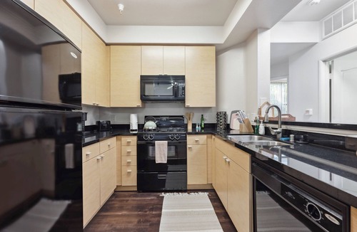 Del Rey Apartment | Charming 2-bedroom in marvelous Marina del Rey with gym, pool! Free parking!