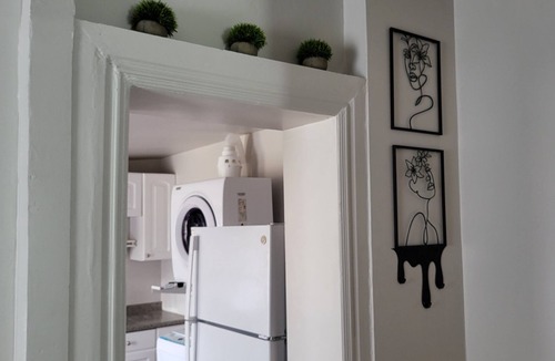 Allentown Apartment | Charming 2-bedroom apartment with WiFi, AC in serene Allentown