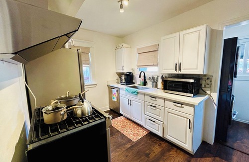 Harbor Cottage | Charming 2-bedroom cottage Beach Nearby