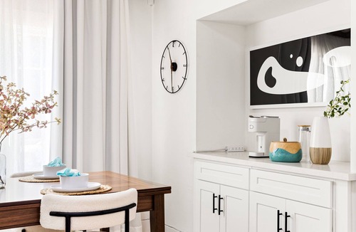 Alhambra House | Charming 2-bedroom house in serene Alhambra with AC, WiFi