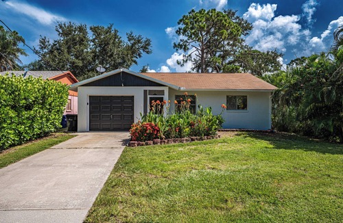 Vamo House | Charming 2-bedroom house in welcoming Sarasota with AC