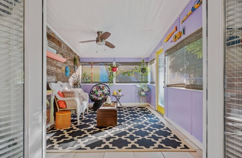 Navarre Cottage | Charming 2-bedroom suite in soothing Navarre with AC, WiFi