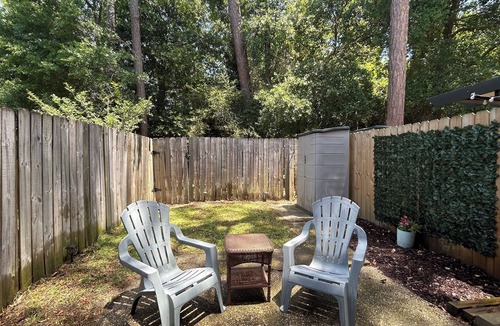 North Northwest Pensacola House | Charming 2-bedroom townhome in delightful Pensacola near golf course