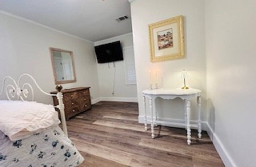 Graceville House | Charming 3-bedroom farmhouse in Graceville with AC, WiFi