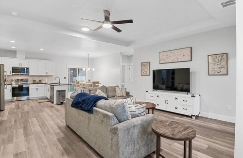 Caldwell House | Charming 3-bedroom house in Caldwell with WiFi and AC.