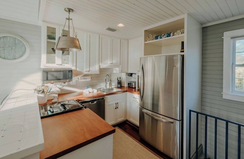 Dune Allen Beach House | Charming 30A Carriage House. Steps to Beach & Pool. Sleeps up to 5