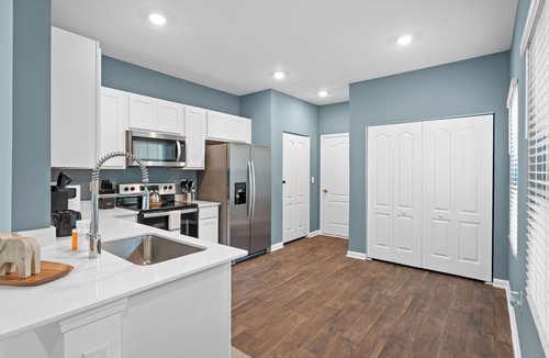 Baymeadows House | Charming 3BR Townhome Centrally located in Jacksonville