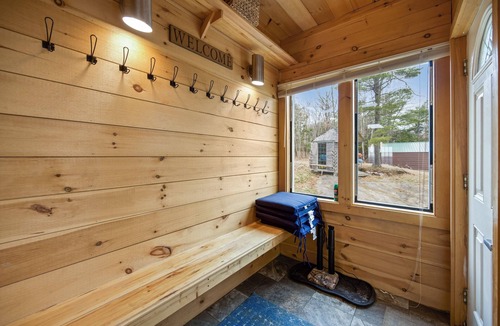 Liberty House | Charming 4-bedroom log home with WiFi and AC in pleasant Liberty