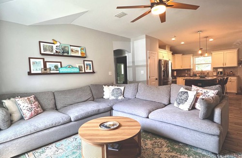 Gulf Breeze House | Charming 4-bedroom home 12 mins to beaches and downtown