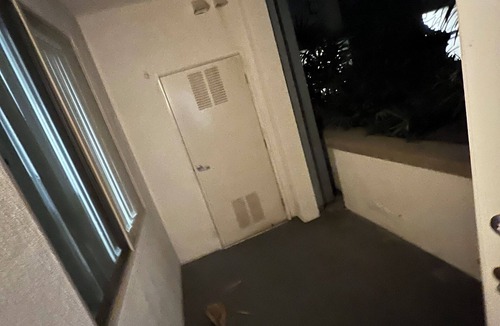 Greater Wilshire - Hancock Park Apartment | charming -bedroom apartment that’s very spacious in the Mid Wilshire area