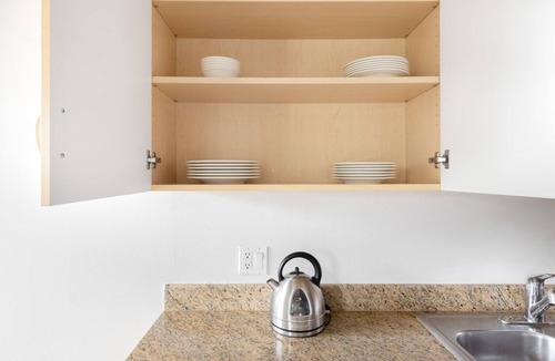 Beverly Grove Apartment | Charming Beverly Hills 1BR and Pool, near Rodeo Drive, by Blueground