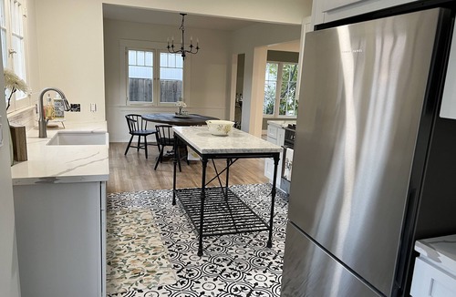 North Central House | Charming Bungalow in Pasadena 1 Bedroom 1 Bathroom with full kitchen