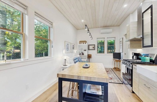 Camden Cabin | Charming coastal cottage with firepit and easy beach access