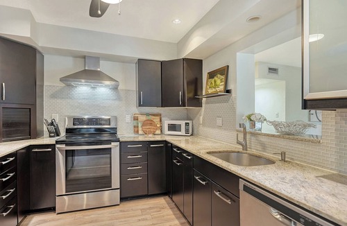 Southgate House | ❤️ Charming Coastal Pool Home - 1 Mile to Siesta Key - Relax & Unwind