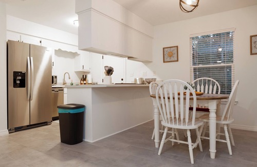 Crestview House | Charming Crestview Stay 4 Bedrooms, Prime Location