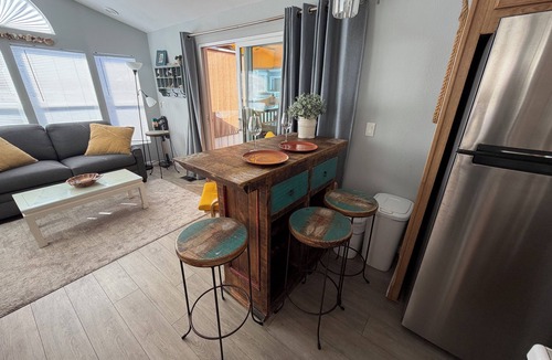 Leucadia House | Charming Detached Cottage Steps to Grandview Beach!
